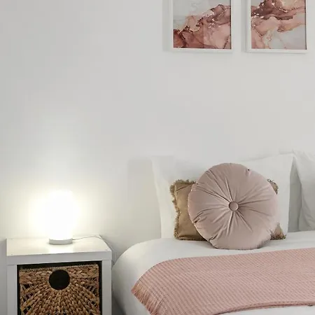 Rose Breeze Nazare